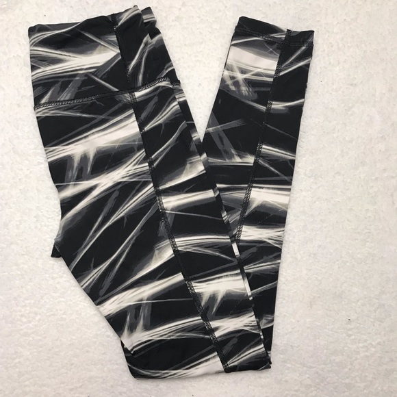VICTORIAS SECRET SPORT LEGGINGS SIZE SMALL - Picture 1 of 7
